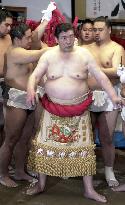 Former yokozuna Taiho receives birthday honors